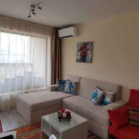 By The Waves Luxury Apartman Várna