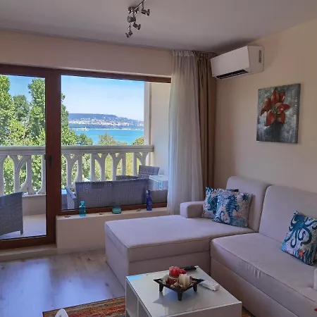 By The Waves Luxury Apartment *